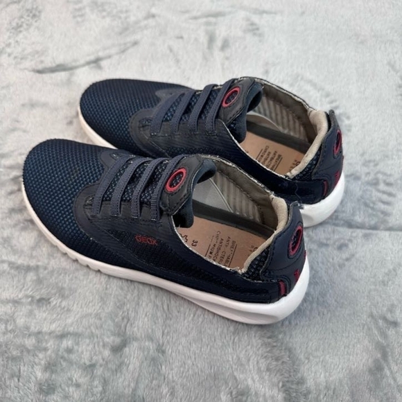 Geox youth US size 2 Excellent condition - Picture 7 of 9